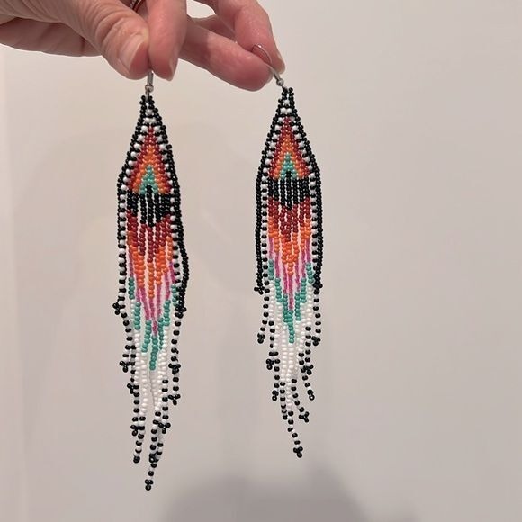 Gorgeous dangle seed bead earrings - Picture 2 of 2